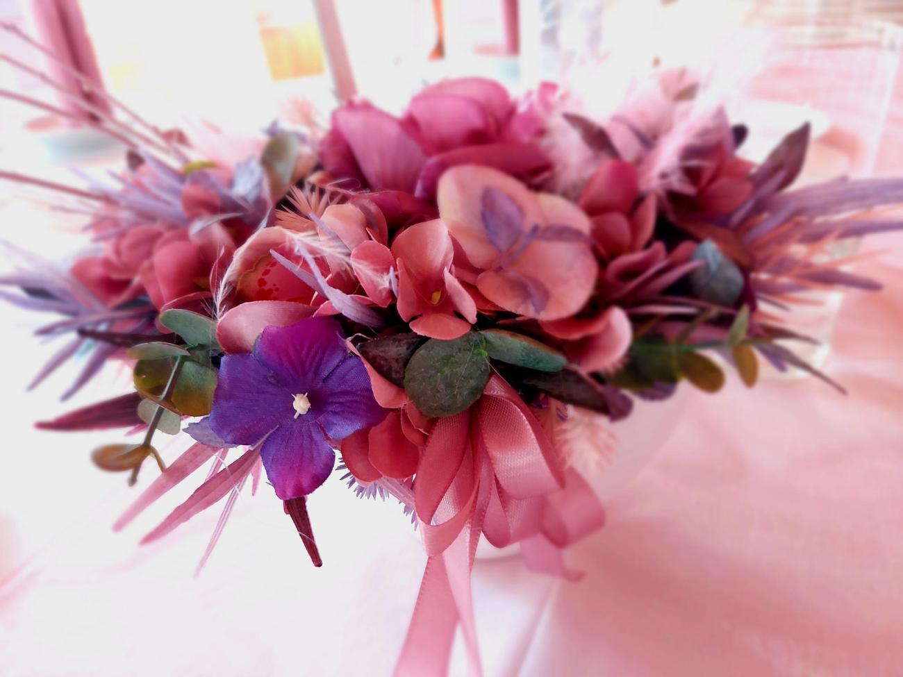 Selyem virág asztaldekor