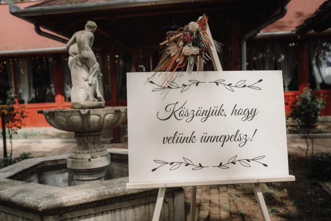 Üdvözlő tábla esküvőre