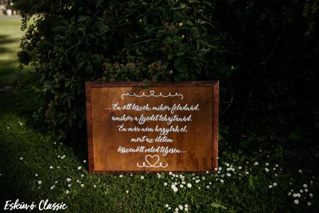 Köszöntő tábla idézettel